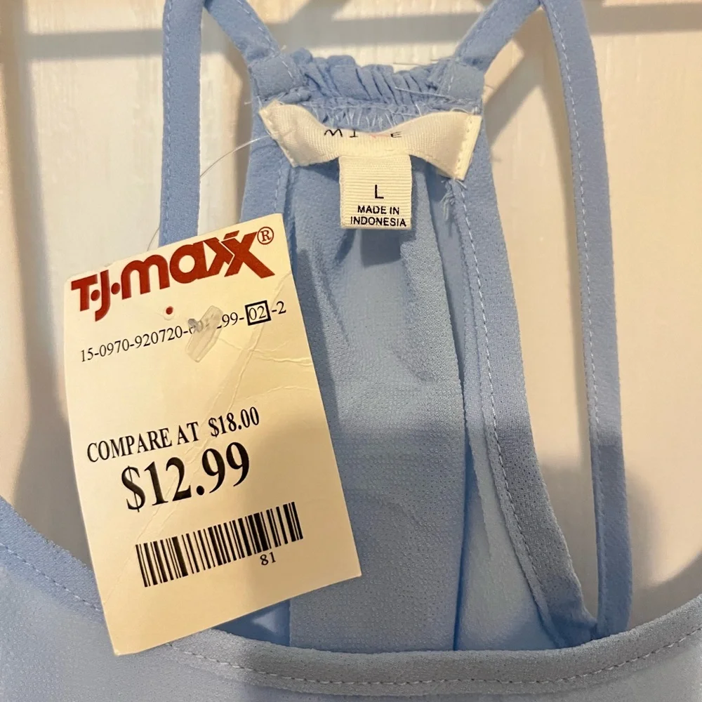 Flowy blue blouse with small embroidered red flowers. Size L - Picture 3 of 4